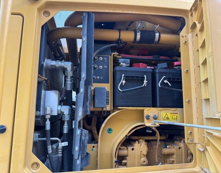 CATERPILLAR  140 AWD ***IMPECCABLE***